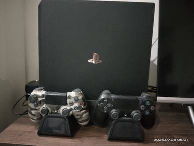PS4 Pro  + 5 Games Bundle