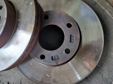 Mazda 5 CW front disc rotor and caliper 