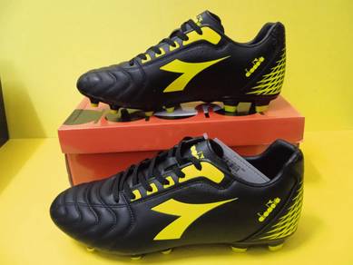 ITEM BARU_Kasut Bola Soccer Shoes DIADORA size 10