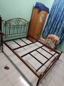 Katil Besi Lama Queen Bed Size (USED)