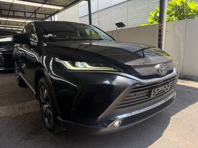 Toyota Harrier G in KLCC, KUL