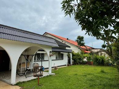 Bungalow House For Sale in Klebang,MLK
