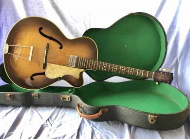 Circa 1957 / Late Fifties Hofner Model 450 Archtop