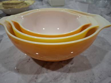 Bright Glossy Finish Daisy/Sunflower Mixing Bowls 