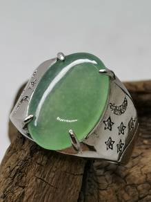 Giok Jadeite Jed Hijau Muda Gred Ais (Burma Asli)