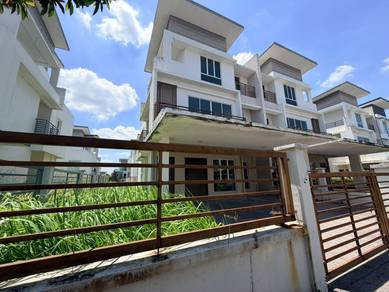Semi-Detached House For Sale in Rawang,SGR