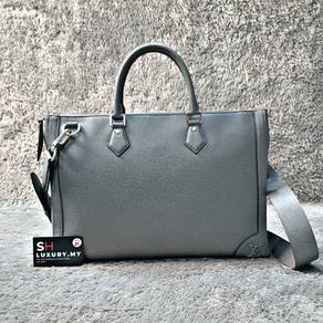 Louis Vuitton Taiga Slim Briefcase