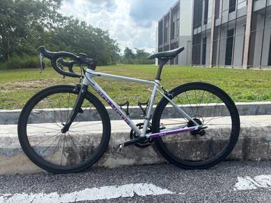 Roadbike with carbon accessories