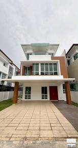 Semi-Detached House For Sale in Setia Alam,SGR