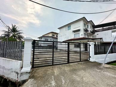 Townhouse For Sale in Cheng,MLK