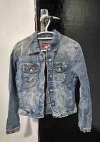 Baju preloved perempuan jaket jeans