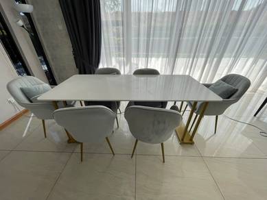 Modern 6-seater dining table set in excellent cond