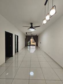 Condominium For Sale in The Holmes 2