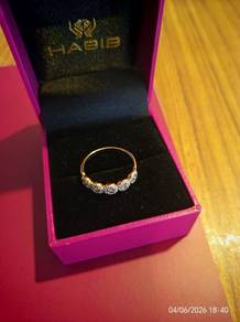 Diamond Ring in 375/9K Yellow Gold