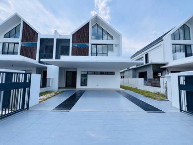 Semi-Detached House For Sale in Denai Alam,SGR