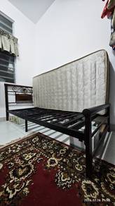 Katil besi dengan Tilam