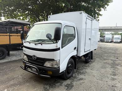 Hino WU300R 1 Ton 10 Kaki Box Bonded 4800KG Lori