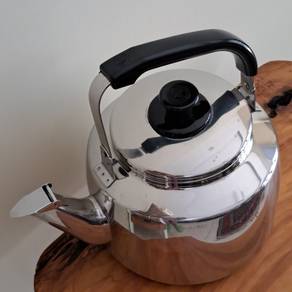 Zebra Classic Whistling Kettle (4.5 litres)