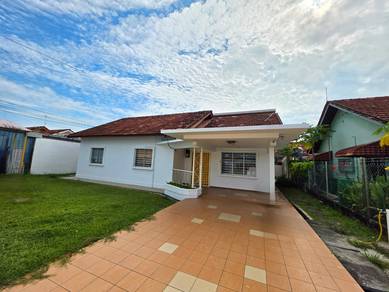 Bungalow House For Sale in Klebang,MLK