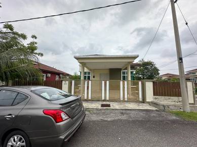Bungalow House For Sale in Durian Tunggal,MLK