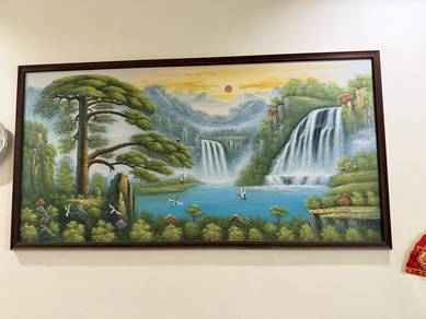 Green hills gather wealth; waters of fortune flow endlessly.