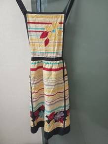 39) yven saint lauretn apron