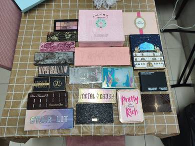 Eye shadow palletes 