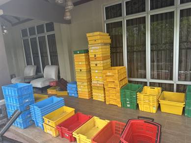 Rubbermaid container