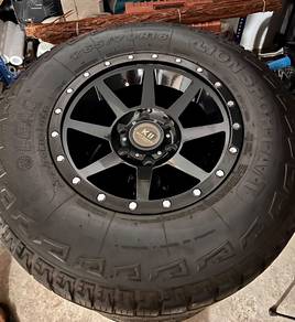 4pcs Used 16" 8JJ Offroad Rim + Leao Lion Sport