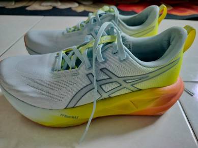 Asics novablast 5 (uk7,us8, 26cm)