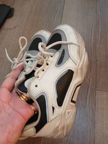 empat pasang kasut size 38