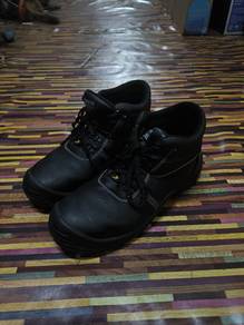 Kasut safety mau jual