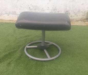 T19-C    Tempat Letak Kaki Kerusi Bangku