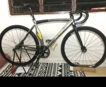 fixie 700c aloy with carbon 