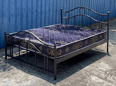 Metal Queen Size Bed+Mattress / Katil Tilam Queen