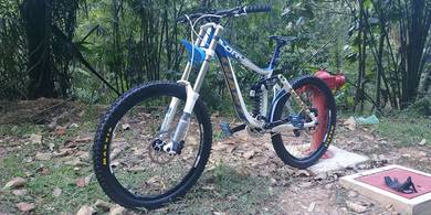 Giant Glory Downhill Bike