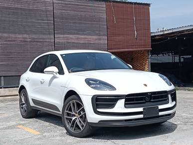 Porsche Macan  in Old Klang Road, KUL
