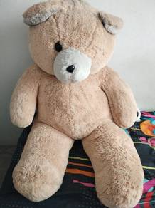 Tady bear besar 