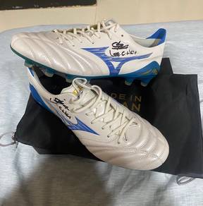 LEE CHONG WEI’s (Mizuno Morelia Neo IV Japan)