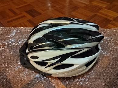 Adult cycling helmet