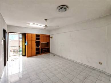 Condominium For Sale in Eastern Court