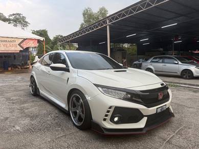 Honda Civic Type R TYPE R in Desa Petaling, KUL