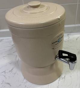 Claytan water dispenser