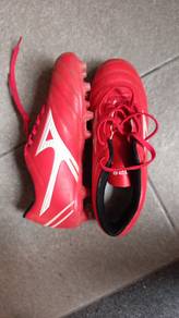 Boots Bola Sepak