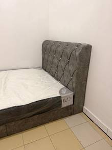 Bedframe with 8inch mattress 