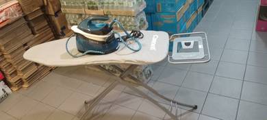 Phillips GC7846 Steam Generator Iron w/ Iron board