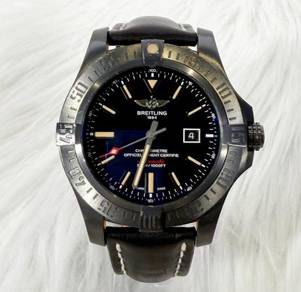 Breitling Avenger BlackBird V17310101B1W1