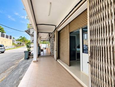 Shop lot For Sale in Cheng,MLK