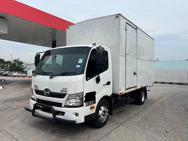 2019 Hino XZU710R Box 14ft