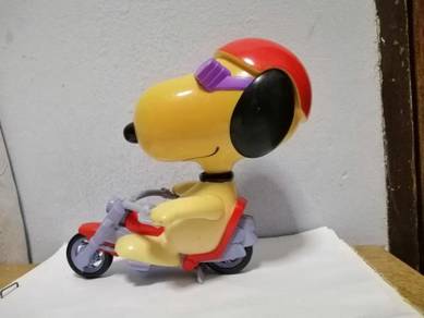 2004 McDonald's Snoopy Riding Motorcycle